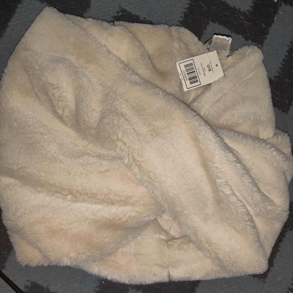 Suzy Shier faux fur scarf